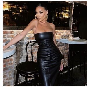 Super sexy & soft strapless zara dress with hidden zipper at side